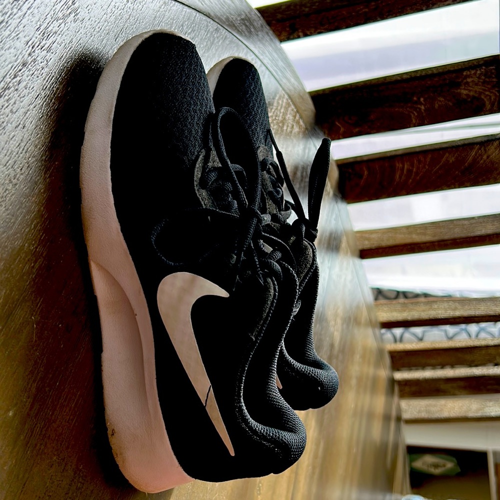 Nike never worn 6 black and white